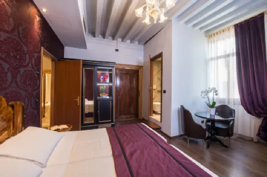 Locanda Leon Bianco on the Grand Canal