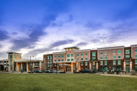 Hilton Garden Inn Manhattan Отели рядом с достопримечательностью «Flint Hills Discovery Center»