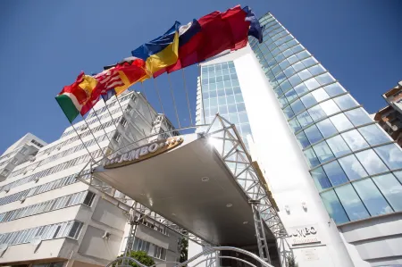Jumbo Hotel Отели рядом с достопримечательностью «Scuar»