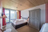 Rinderberg Swiss Alpine Lodge فنادق في Jaun