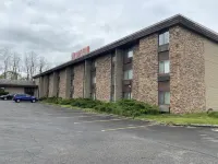 Voyageur Inn and Conference Center Hotels in Reedsburg
