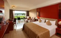 Lake Palace Trivandrum - Infinity Pools