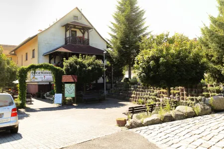 Bergschänke & Berghotel Отели в г. Шенкендёберн