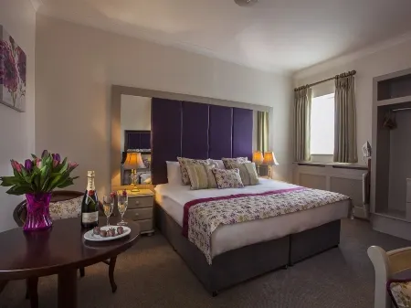 Breffni Arms Hotel Отели в г. Каван