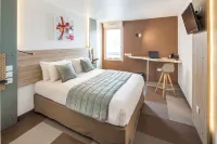 CARRÉ PAU AIRPORT HOTEL Hôtels à : Sauvagnon
