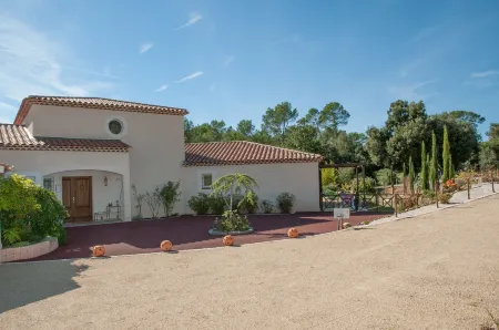 Le Mas Pinède Отели в г. Сийан-ла-Каскад