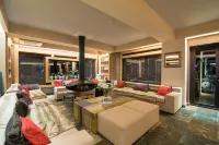 Ioana Boutique Hotel Hotels in Буштень
