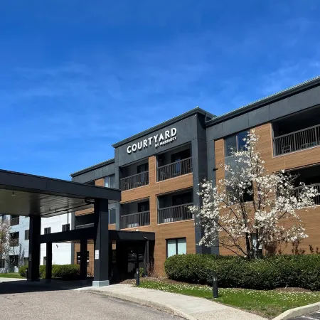 Courtyard Burlington Williston