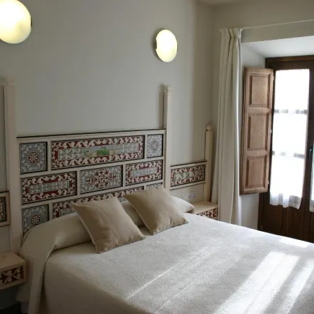 Hostal Santa María de Úbeda Отели в г. Убеда