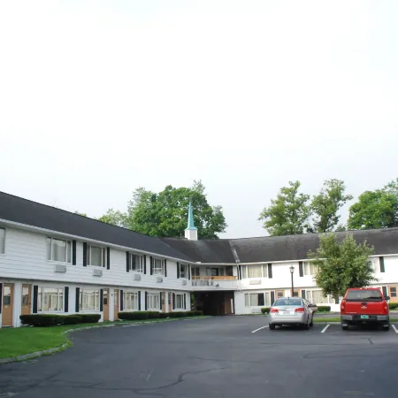 Hollow Inn and Motel