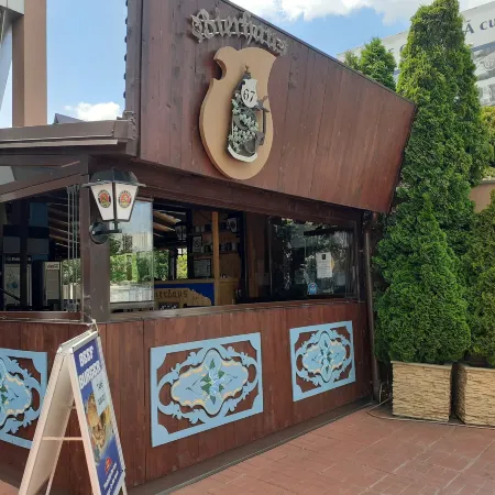 Hotel Tecadra Отели рядом с достопримечательностью «Международный аэропорт Бухарест-Бянэаса - BBU»