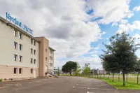 Kyriad Direct Mont de Marsan - St Avit - parking
