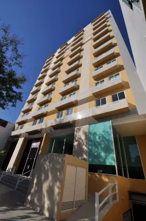 Mont Blanc Suites Duque de Caxias Отели рядом с достопримечательностью «Praça Beira Mar»