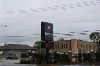 American Inn and Suites Hotels in Willowbrook