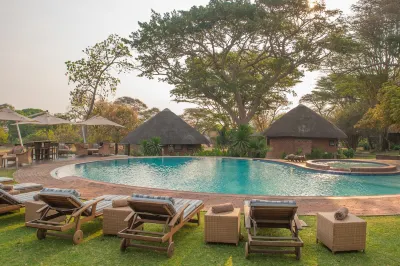 Lilayi Lodge Hoteles cerca de Kalimba Reptile Park