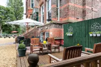 Sefton Park Hotel Hotels near Garston Park