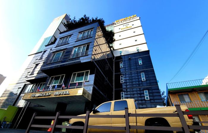 World Tourist Hotel