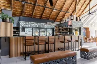 Hippo Hollow Country Estate - bar