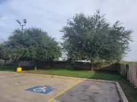 Cotulla Whitten Inn - parking