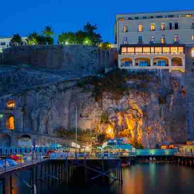 中央套房飯店 Hotel Exterior