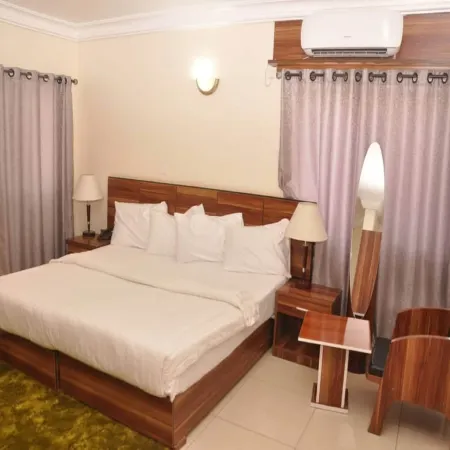 Fisher Suites and Apartment Отели рядом с достопримечательностью «Терминал аэропорта Абуджа Ннамди Азикиве»