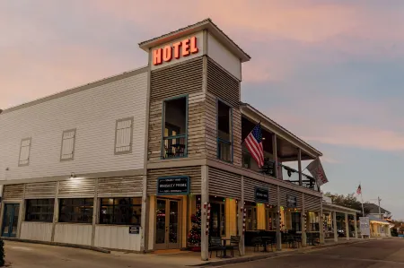 Hotel Whiskey in Pass Christian Отели в г. Пасс Крисчен