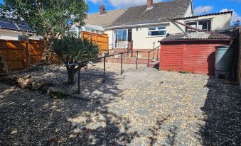 Bristol 2-Bed Bungalow Sleeps 4 Parking