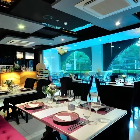 Skye Hotel Bangkok Отели рядом с достопримечательностью «Пирс Witthayu»