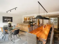 Villa Steps from Castle