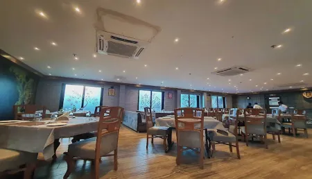 Hotel Royal Retreat Отели в г. Самбалпур