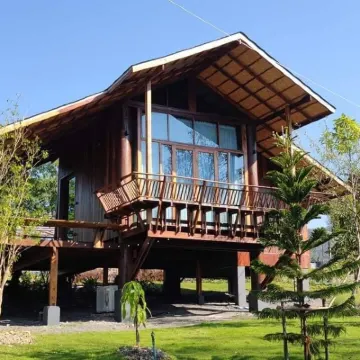 Pan's Farm Hotels near Wat Pa Mueat