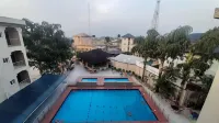 Watbridge Hotels & Suites - Kolam Renang