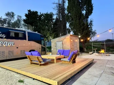 The Daydream Bus Hideaway by Sea N' Rent