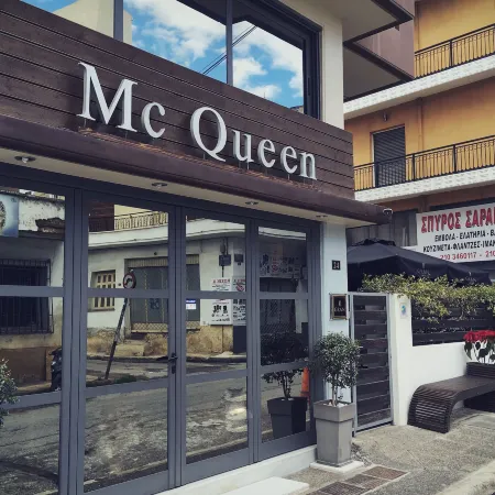 Mc Queen Rooms & Apartments Отели рядом с достопримечательностью «Культурный центр Афинаис»