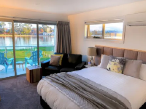 อัลเวอร์สโตน ริเวอร์เอ็ดจ์ อพาร์ทเมนท์ส โรงแรมในUlverstone