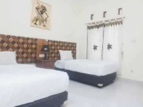 Ndalem Padma Guesthouse Hotels near SEVENDAYS HQ