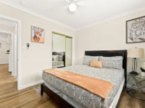 明るくて居心地のよいゲッタウェイ ダウンタウンLAから10分 アルハンブラのホテル