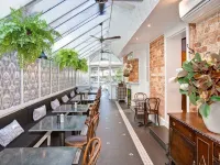 The Hughenden Boutique Hotel Hotels near جسر بايمونت