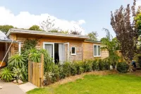 Cosy Cabin Retreat Close to Beaches Hotels near Wey and Arun Canal trips, Onslow Arms, Weysouth
