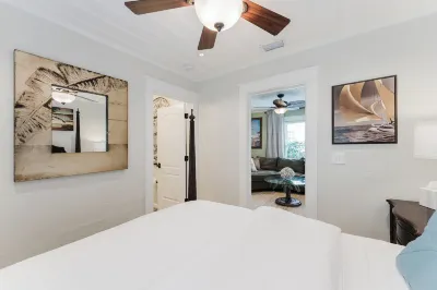 Bahama Breeze Bungalow Hotels near SkyBike West Palm Beach