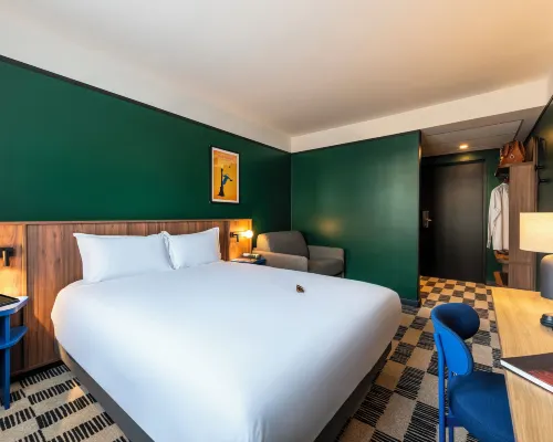 Hotel le Lumière Hotels near 8th arr.