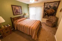 Auslander Condominiums Hotels in Red River
