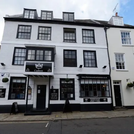 The Crown and Cushion