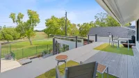 Upstay Modern Home Near Golf Course and Downtown - Bungalows