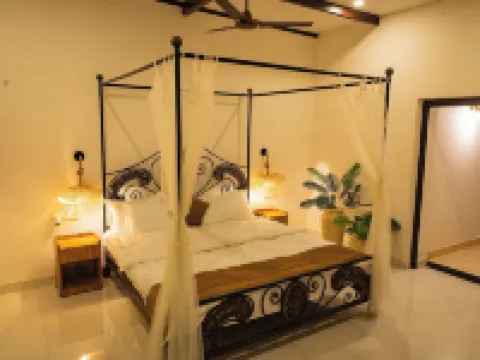 Cali Stays & Cafe By the Bay Hotels in Chapora