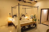 Cali Stays & Cafe By the Bay Hotels in Chapora