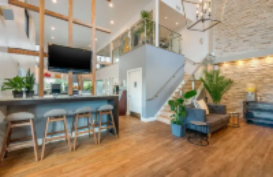 凱藝酒店-德通納95號州際高速路