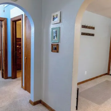 Quaint home in Oak Hill, Conveniently Located.