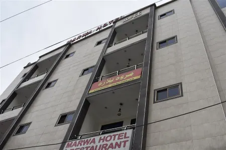 Marwa Hotel and Restaurant Отели рядом с достопримечательностью «Университет Инжиниринг & Текнолоджи Абботтабад Кампус»