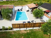 House of Good Vibrations Indy Hotels in Galizana
